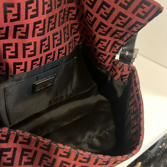 Fendi Baguette Bag - Picture 5 of 9